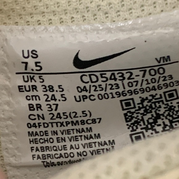 Nike Air Max Excee  Yellow and Lime sneakers. - Picture 11 of 11